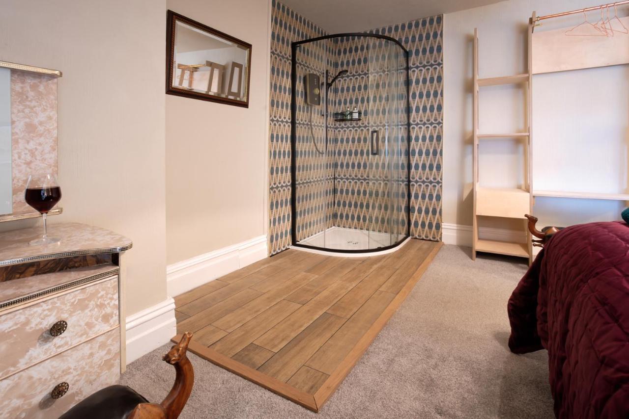 Road Flat 3 Apartment *