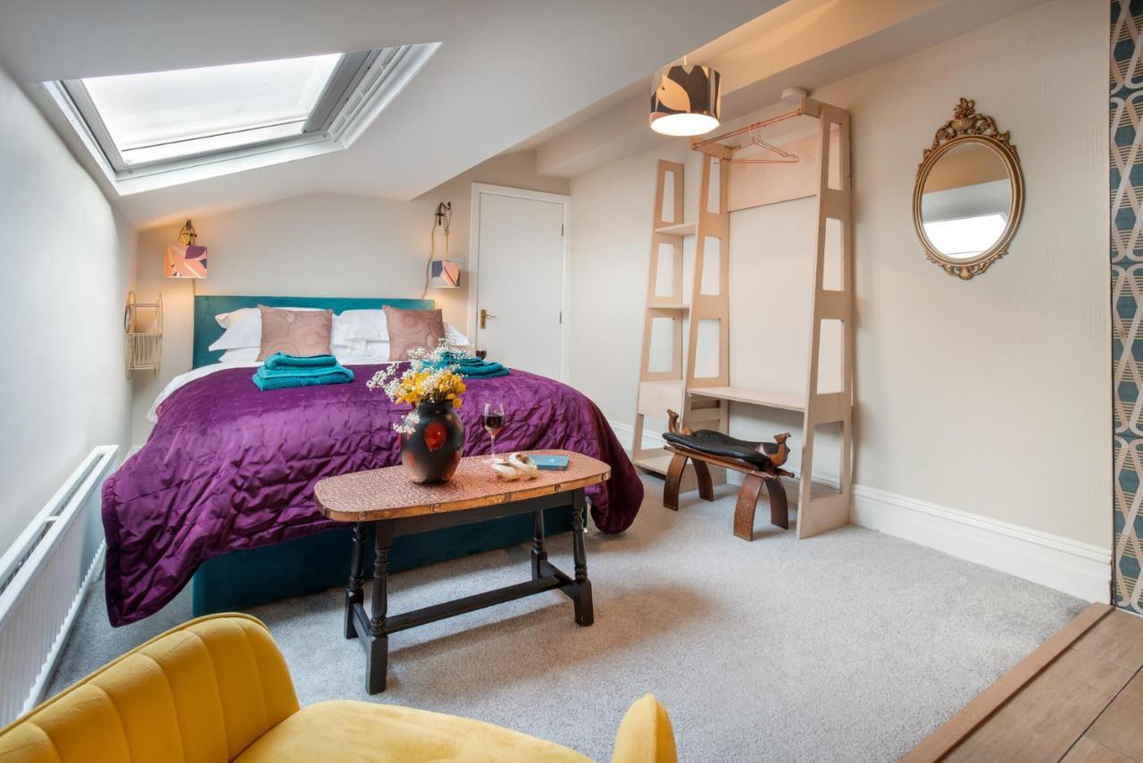 Road Flat 3 Apartment